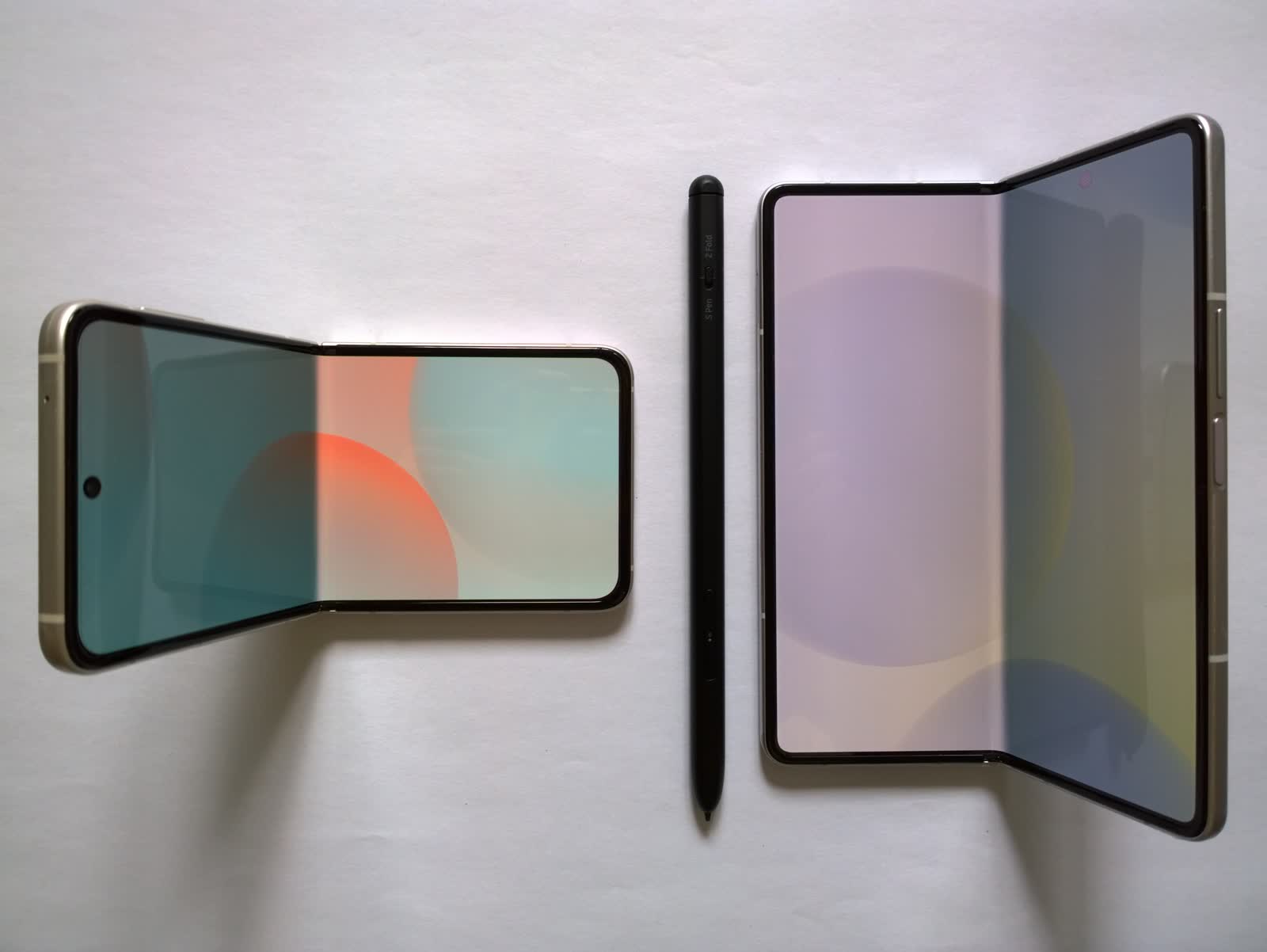 Samsung diagram showing the layers in its Flex Titanium foldable display